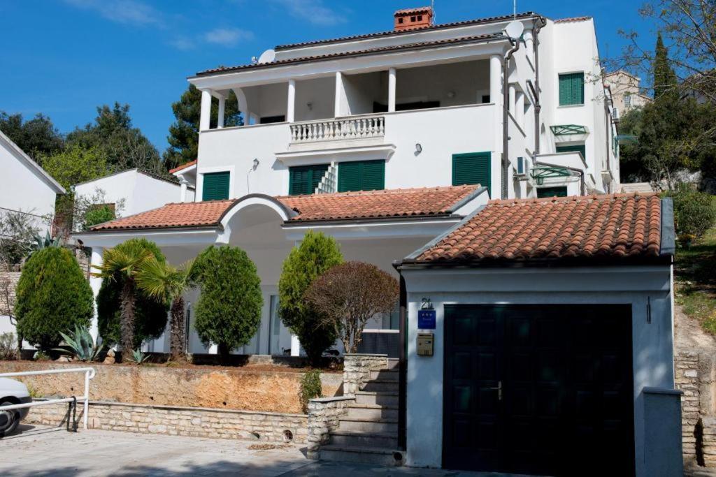 Apartma Estelle *